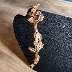 Beautifully detailed leaf headband with rhinestones.